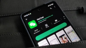WeChat logo on screen.